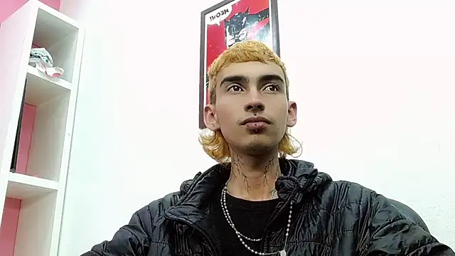 Snapshot of ttimy_x_boy chatting on February 6, 11:08 pm ttimy x boy online show from February 6, 11:08 pm