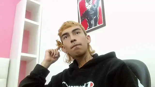 Snapshot of ttimy_x_boy chatting on February 19, 3:13 am ttimy x boy online show from February 19, 3:13 am