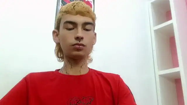 Snapshot of ttimy_x_boy chatting on February 21, 4:30 pm ttimy x boy online show from February 21, 4:30 pm