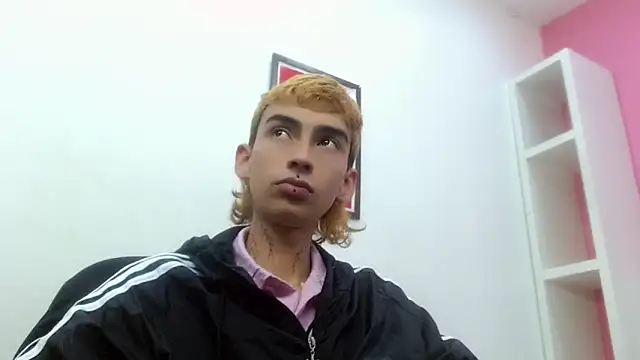 Snapshot of ttimy_x_boy chatting on February 26, 3:16 am ttimy x boy online show from February 26, 3:16 am