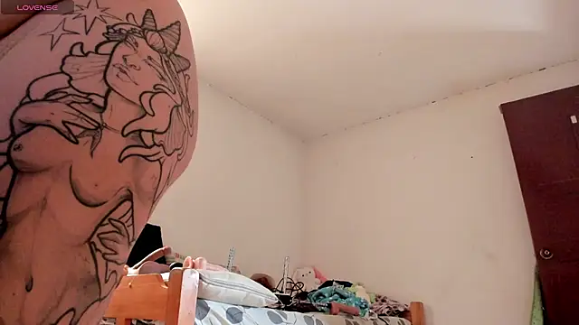 Miss oliviaa online show from November 4, 3:00 pm