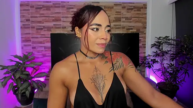 Snapshot of emilyfitness chatting on June 10, 12:00 am emilyfitness online show from June 10, 12:00 am