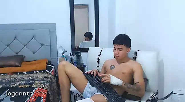 logannth online show from December 11, 10:06 pm