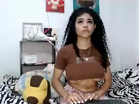 Snapshot of funny__queen chatting on December 2, 7:58 am funny queen online show from December 2, 7:58 am