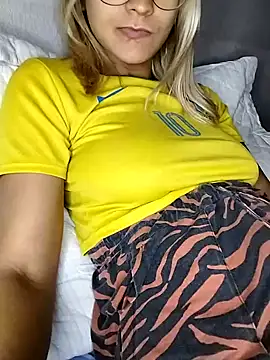 fofinhaa12 online show from February 13, 10:00 pm