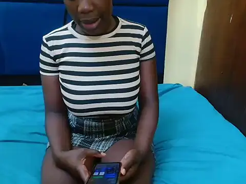 Snapshot of MilkyTitties chatting on February 25, 8:35 am MilkyTitties online show from February 25, 8:35 am