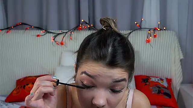 VeronaAppleberry online show from October 29, 11:12 am