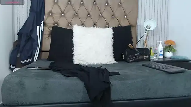 Snapshot of veneno_hot chatting on February 3, 1:19 pm veneno hot online show from February 3, 1:19 pm