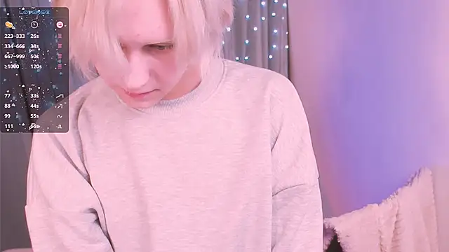 Snapshot of edward_holy chatting on December 25, 4:01 am edward holy online show from December 25, 4:01 am