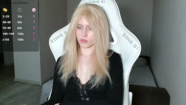 Snapshot of LizaKisses chatting on February 25, 10:25 am LizaKisses online show from February 25, 10:25 am