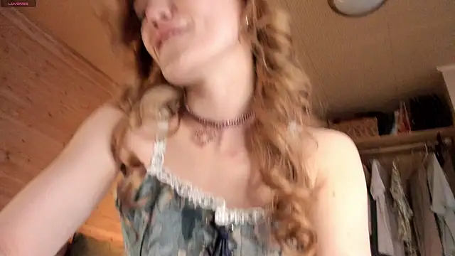 such juicee online show from December 6, 9:21 am