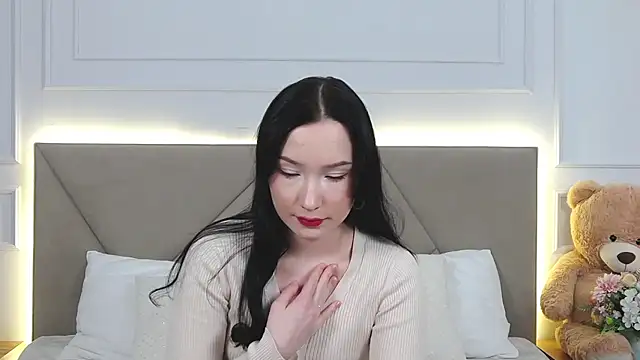 Snapshot of LeilaLow chatting on December 17, 3:06 pm LeilaLow online show from December 17, 3:06 pm