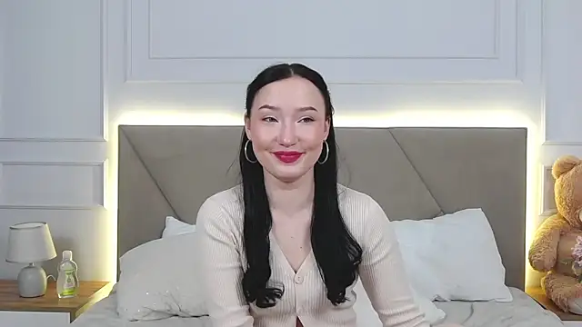 Snapshot of LeilaLow chatting on December 17, 6:09 pm LeilaLow online show from December 17, 6:09 pm