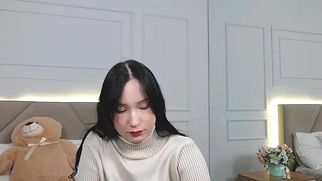 Snapshot of LeilaLow chatting on December 24, 12:11 pm LeilaLow online show from December 24, 12:11 pm