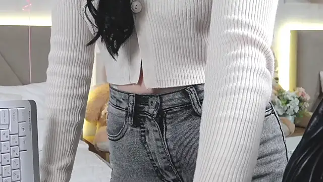 Snapshot of LeilaLow chatting on February 15, 12:01 pm LeilaLow online show from February 15, 12:01 pm