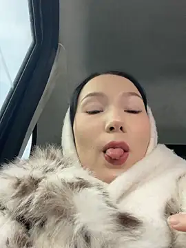 Snapshot of LeilaLow chatting on February 16, 11:59 am LeilaLow online show from February 16, 11:59 am