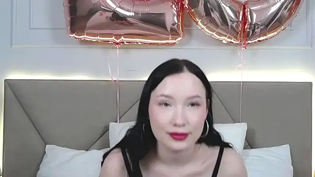 Snapshot of LeilaLow chatting on February 18, 3:21 pm LeilaLow online show from February 18, 3:21 pm