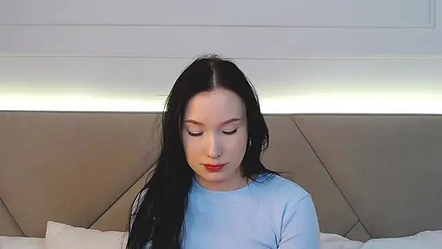 Snapshot of LeilaLow chatting on February 25, 6:20 pm LeilaLow online show from February 25, 6:20 pm