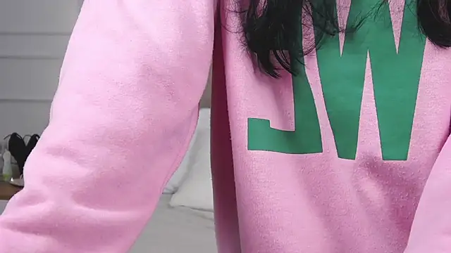 Snapshot of LeilaLow chatting on February 26, 11:09 am LeilaLow online show from February 26, 11:09 am