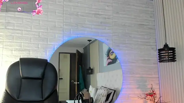 Snapshot of nicole__parker1 chatting on January 13, 12:24 pm nicole parker1 online show from January 13, 12:24 pm