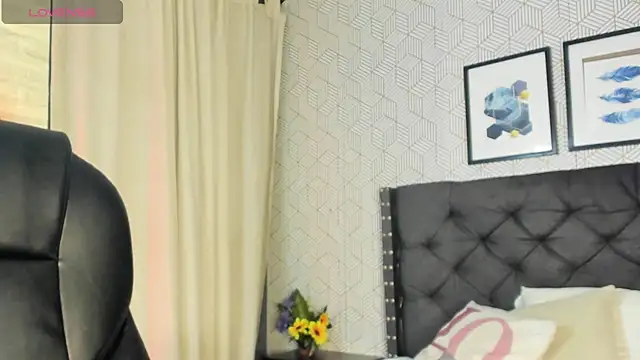 Snapshot of nicole__parker1 chatting on January 19, 3:53 pm nicole parker1 online show from January 19, 3:53 pm