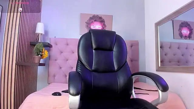 Snapshot of nicole__parker1 chatting on January 20, 3:07 pm nicole parker1 online show from January 20, 3:07 pm