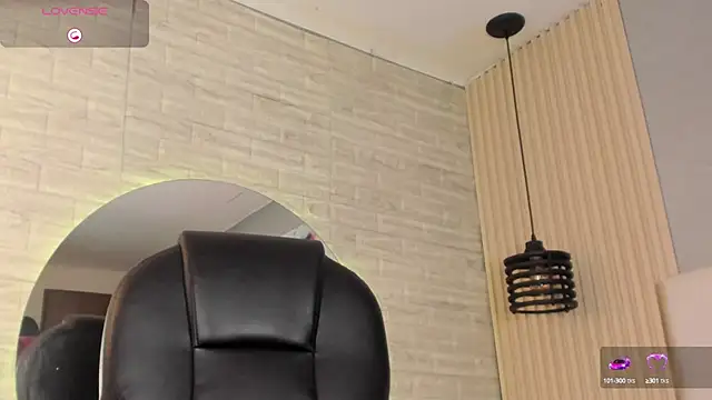 Snapshot of nicole__parker1 chatting on January 23, 3:32 pm nicole parker1 online show from January 23, 3:32 pm