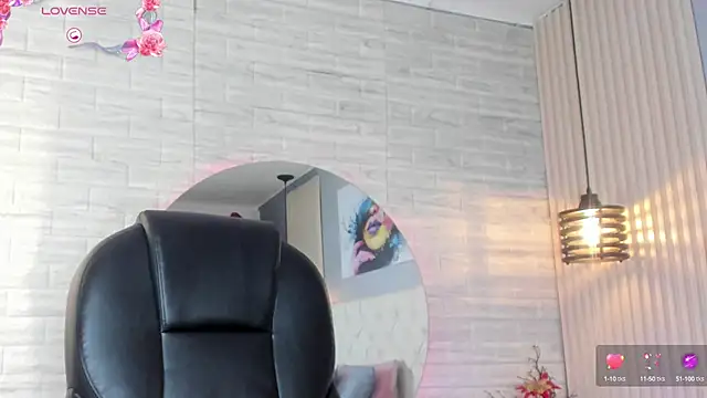 Snapshot of nicole__parker1 chatting on January 29, 12:35 pm nicole parker1 online show from January 29, 12:35 pm