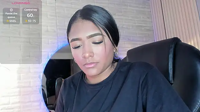 Snapshot of nicole__parker1 chatting on February 18, 12:28 pm nicole parker1 online show from February 18, 12:28 pm