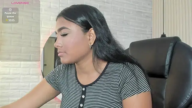 Snapshot of nicole__parker1 chatting on March 5, 12:22 pm nicole parker1 online show from March 5, 12:22 pm