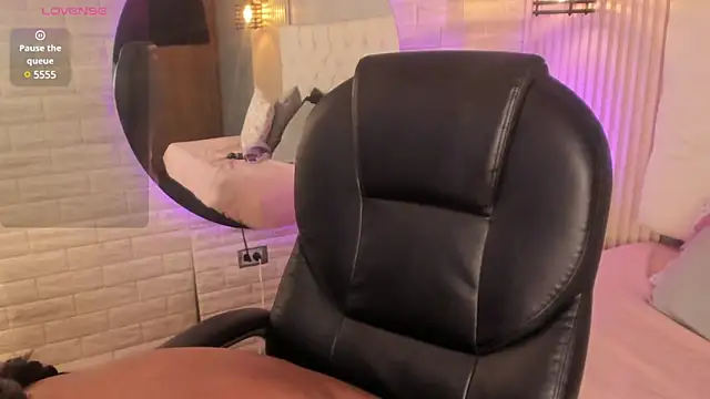 Snapshot of nicole__parker1 chatting on March 5, 6:34 pm nicole parker1 online show from March 5, 6:34 pm