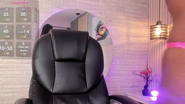 Snapshot of nicole__parker1 chatting on March 14, 6:50 pm nicole parker1 online show from March 14, 6:50 pm