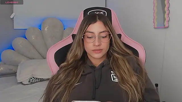 Issabela G1 online show from March 7, 3:03 am