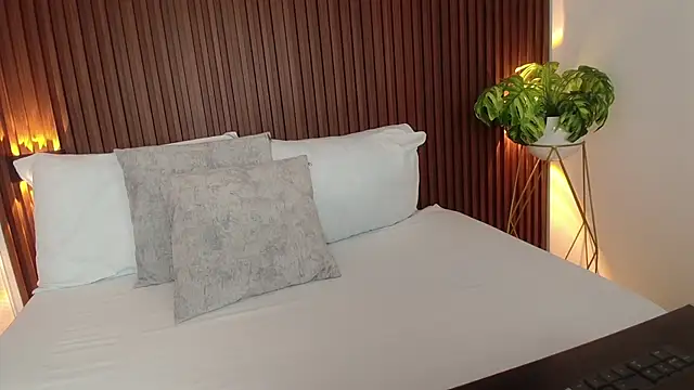 lindaa natashaa online show from December 2, 3:14 pm