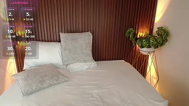 lindaa natashaa online show from December 5, 2:09 am