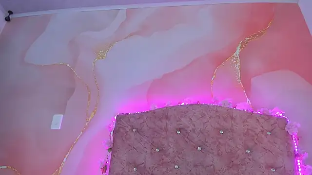 Snapshot of Bella__sweet chatting on February 11, 6:44 pm Bella sweet online show from February 11, 6:44 pm