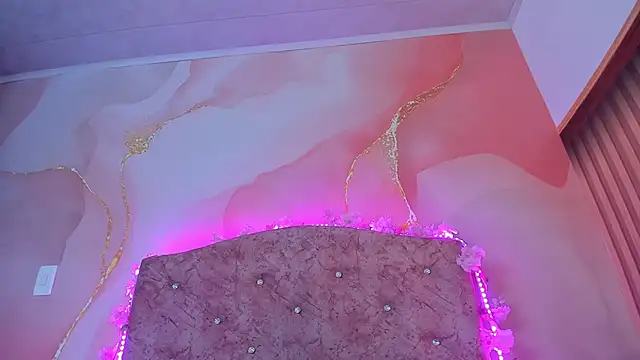 Snapshot of Bella__sweet chatting on February 28, 6:52 pm Bella sweet online show from February 28, 6:52 pm