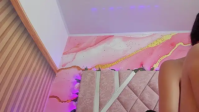 Snapshot of Bella__sweet chatting on February 13, 10:44 am Bella sweet online show from February 13, 10:44 am