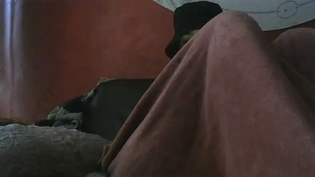 Snapshot of spacegirlll chatting on December 24, 9:17 am spacegirlll online show from December 24, 9:17 am