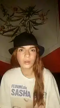 Snapshot of spacegirlll chatting on January 4, 6:52 am spacegirlll online show from January 4, 6:52 am