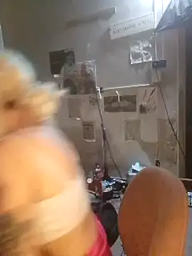 Snapshot of spacegirlll chatting on February 27, 5:34 am spacegirlll online show from February 27, 5:34 am