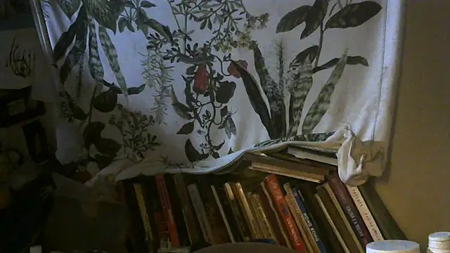 Snapshot of spacegirlll chatting on February 27, 8:39 am spacegirlll online show from February 27, 8:39 am