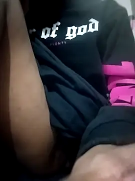 Snapshot of zoya_khan25 chatting on December 3, 12:27 pm zoya khan25 online show from December 3, 12:27 pm