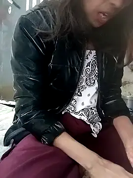 Snapshot of zoya_khan25 chatting on December 16, 7:48 am zoya khan25 online show from December 16, 7:48 am