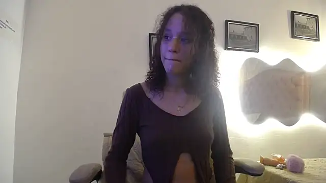 LAURA SMIITH online show from March 13, 7:42 am