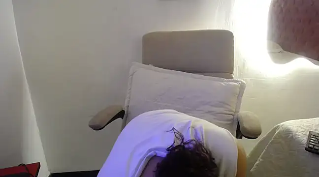 LAURA SMIITH online show from March 19, 6:55 pm