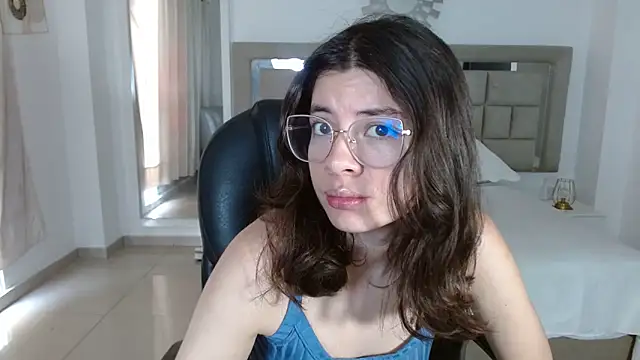 zoecruzz online show from December 14, 2:44 pm