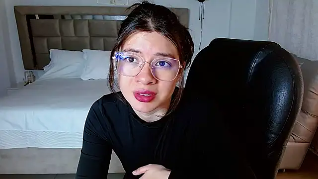 zoecruzz online show from January 15, 3:27 pm