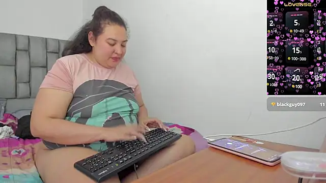 cutiepeach online show from December 13, 5:27 am