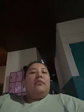 cutiepeach online show from December 18, 11:00 pm